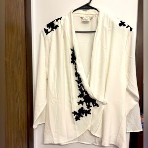 Delicates Y2k / vintage size medium white / black jacket